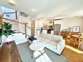 520 Sumner St, Unit 3 in Boston, MA - Building Photo