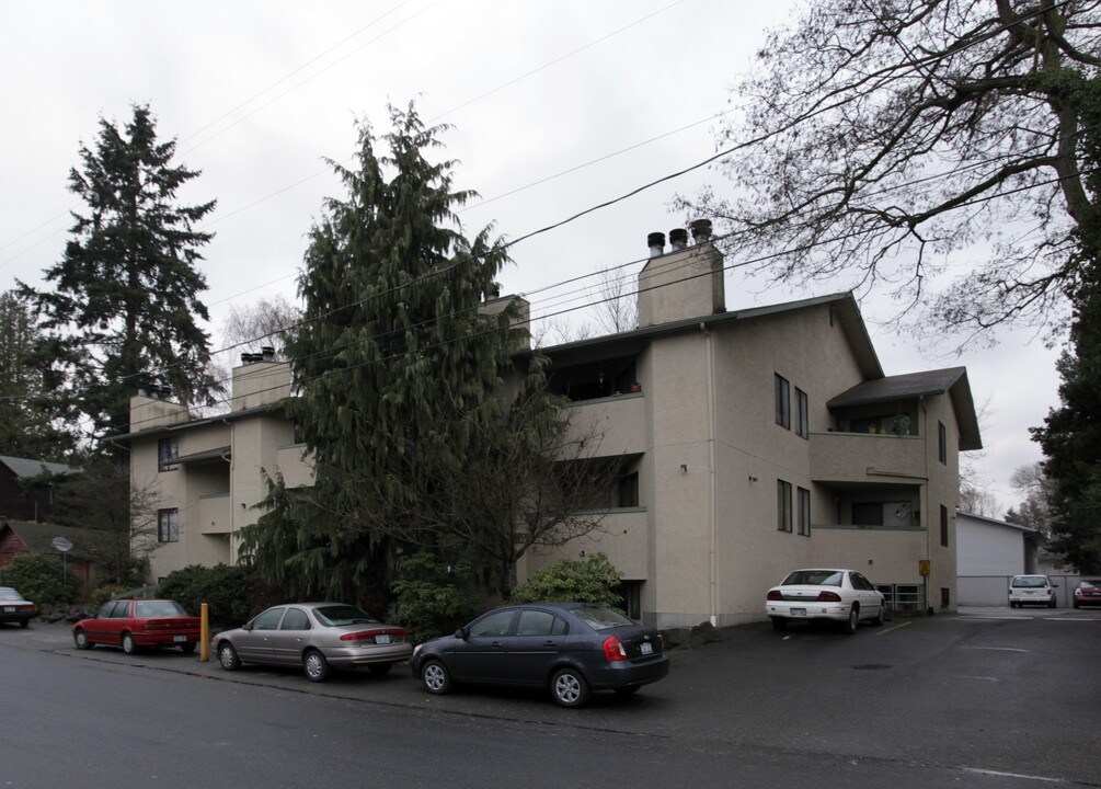 3024 NE 143rd St in Seattle, WA - Building Photo