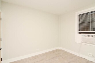 510 W Belmont Ave in Chicago, IL - Foto de edificio - Building Photo