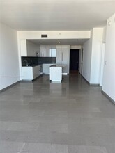 88 SW 7th St, Unit 3707 in Miami, FL - Building Photo - Building Photo