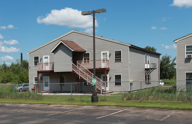 12 N 26th St in Superior, WI - Foto de edificio - Building Photo