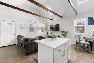 712 N Willard Ct in Chicago, IL - Building Photo - Building Photo