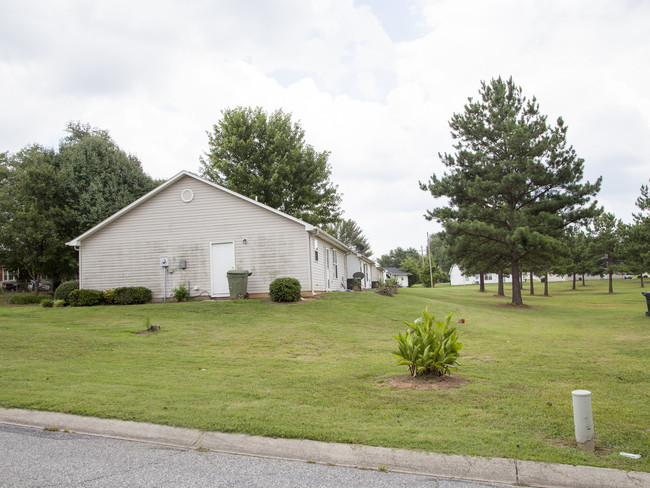 West Winfield Acres in Spartanburg, SC - Foto de edificio - Building Photo