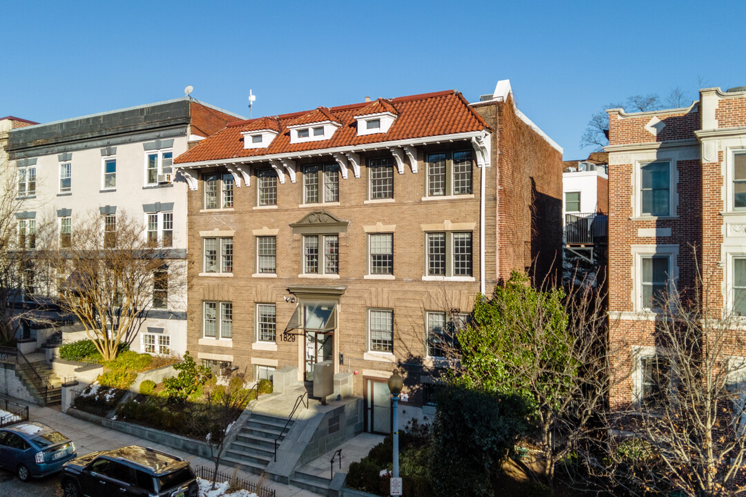 California Flats in Washington, DC - Building Photo