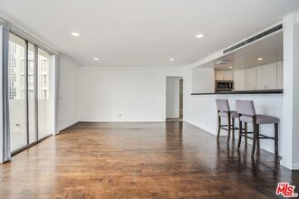2170 Century Pk E in Los Angeles, CA - Foto de edificio - Building Photo