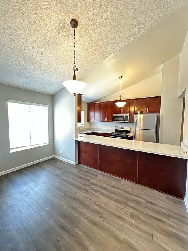 5092 Pearce Dr, Unit 4