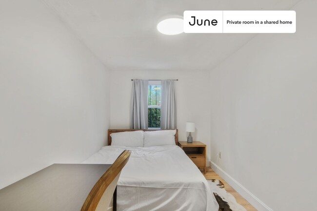 Private bedroom in 3 bed/1 bath Home in Boston, MA - Building Photo - Building Photo