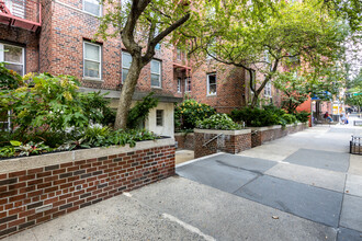 302 E 88th St in New York, NY - Building Photo - Building Photo