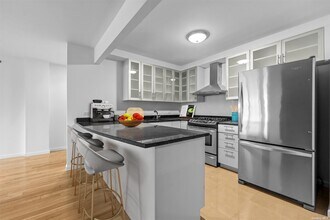30-80 21st St-Unit -6C in Queens, NY - Building Photo - Building Photo