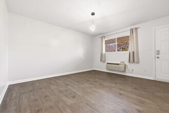 C6 Shepherd Ln in Chapel Hill, NC - Foto de edificio - Building Photo