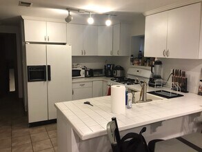 2333 N Janssen Ave, Unit Garden in Chicago, IL - Building Photo - Building Photo