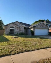 2205 Villanova St in Arlington, TX - Building Photo - Building Photo