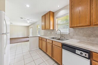 9547 Beverly Hill St in Houston, TX - Building Photo - Building Photo