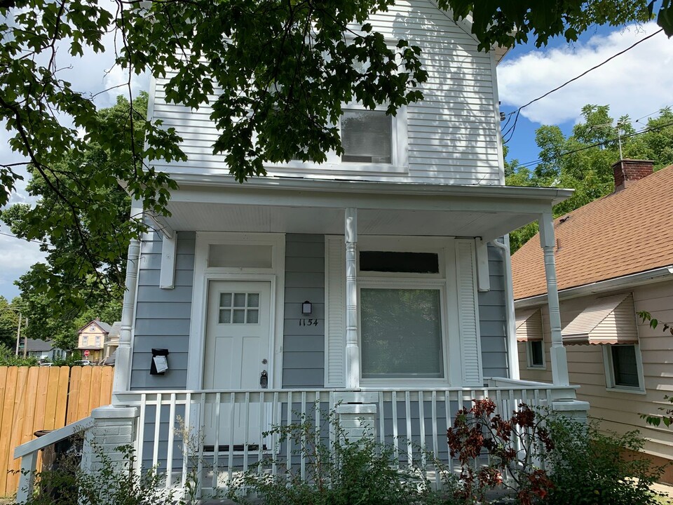 1154 Atwood Ave in Cincinnati, OH - Building Photo