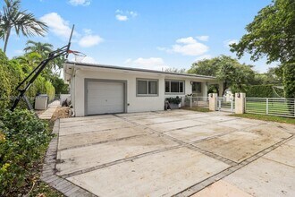 5601 Maggiore St in Coral Gables, FL - Foto de edificio - Building Photo