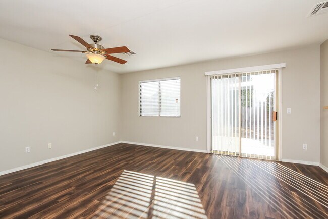 4738 N 111th Ln in Phoenix, AZ - Building Photo - Building Photo