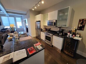 154 W 2nd St, Unit 301 in Boston, MA - Building Photo - Building Photo
