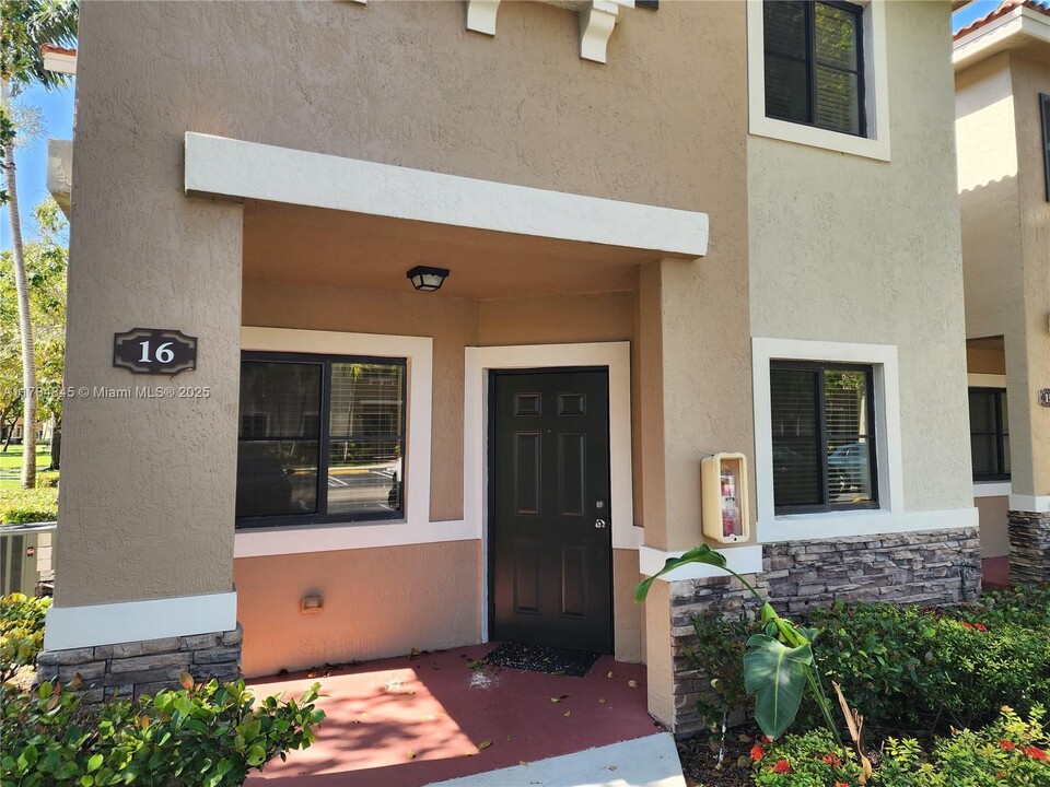 22631 SW 88th Pl in Cutler Bay, FL - Building Photo