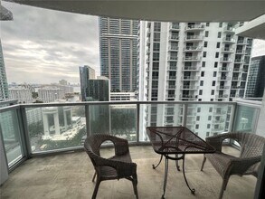 1050 Brickell Ave, Unit 2206 in Miami, FL - Building Photo - Building Photo
