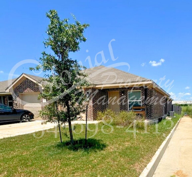 2415 A Duntov Dr in Temple, TX - Building Photo