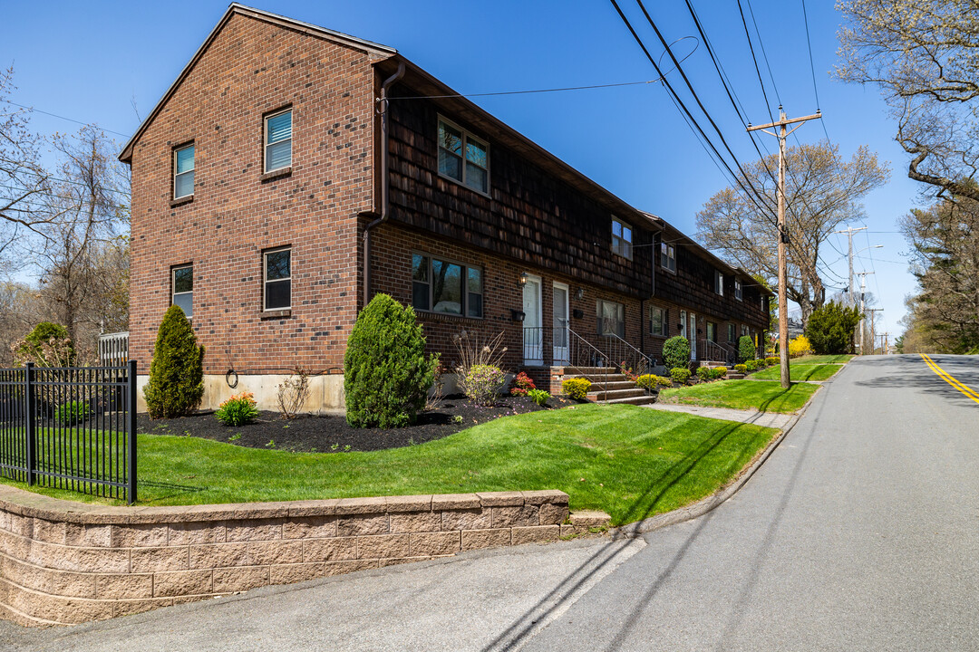 Hillcrest Townhomes in Andover, MA - Building Photo