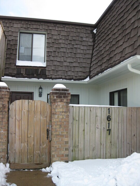 1617 Ocean Bay Dr in Virginia Beach, VA - Building Photo