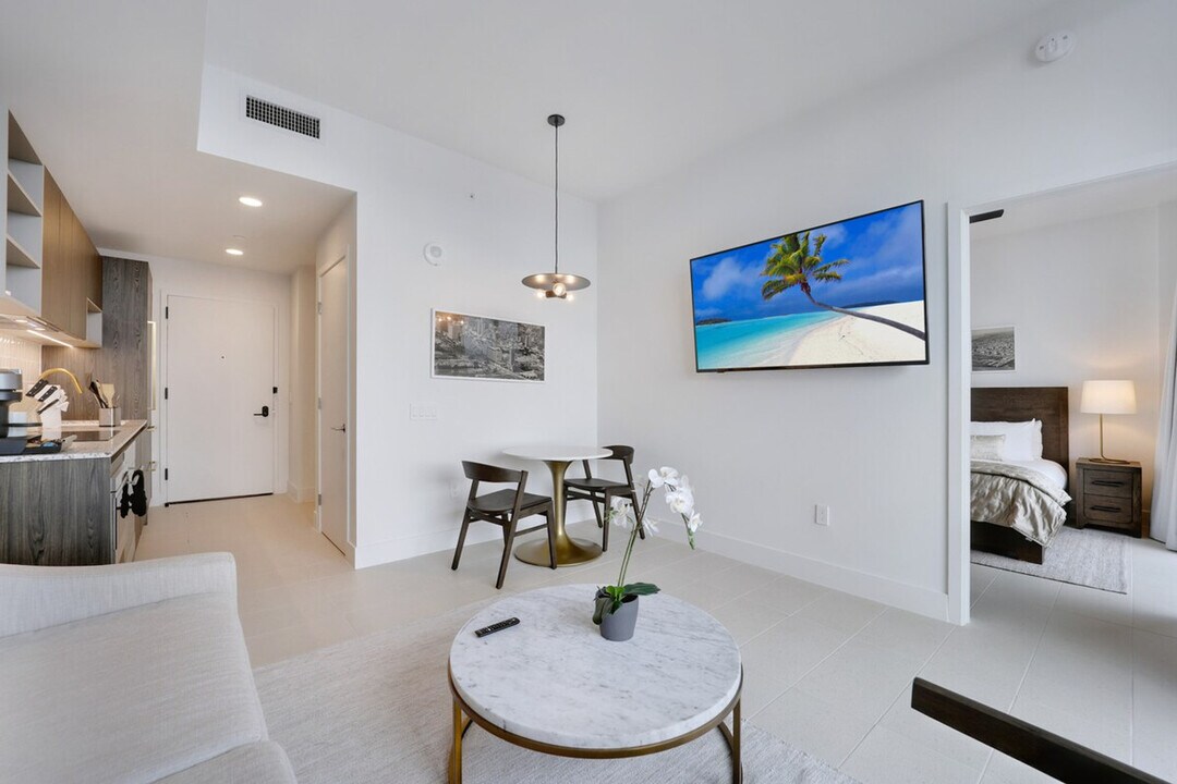 33 NE 2nd Ave in Miami, FL - Building Photo