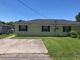 1201 W 1st St, Unit 1201 in Belle Chasse, LA - Building Photo