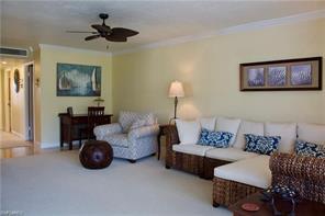 1910 Gulf Shore Blvd N-Unit -301 in Naples, FL - Foto de edificio - Building Photo