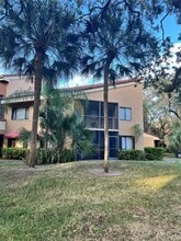 15525 N Miami Lakeway in Miami Lakes, FL - Foto de edificio - Building Photo