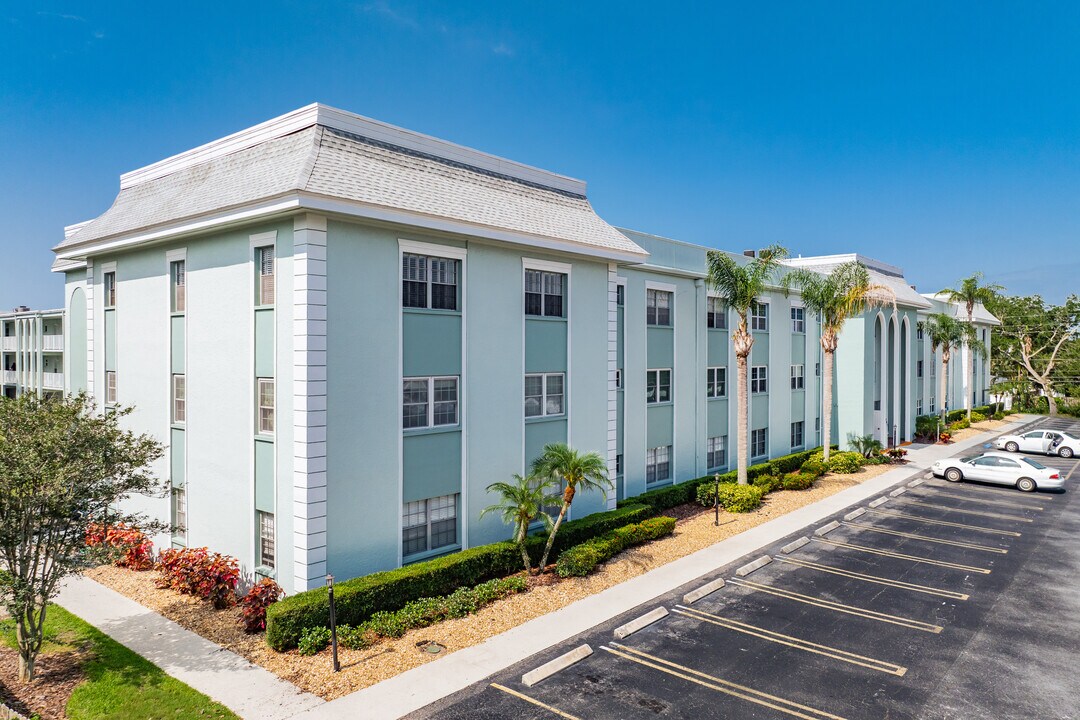 Belleair Forest Condominium in Belleair, FL - Building Photo