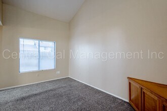 8502 Laborough Dr in Bakersfield, CA - Building Photo - Building Photo