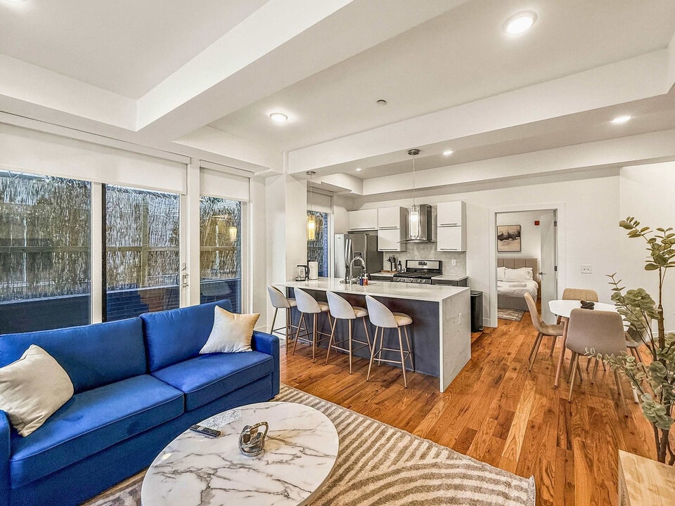 236 W Thompson St in Philadelphia, PA - Building Photo