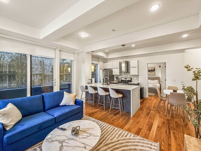 236 W Thompson St