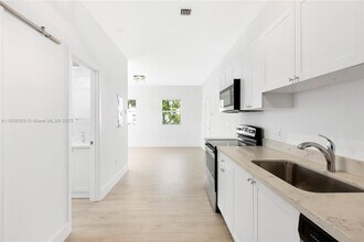 624 Santander Ave in Coral Gables, FL - Building Photo - Building Photo