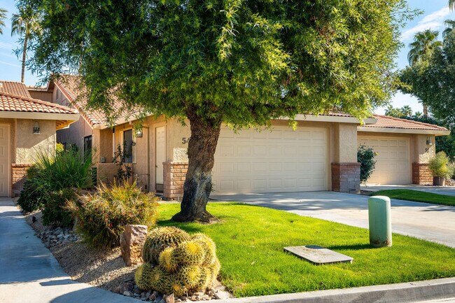 54 Maximo Way in Palm Desert, CA - Building Photo - Building Photo