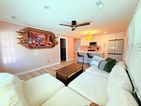 909 Francis Marion Dr in Wilmington, NC - Building Photo