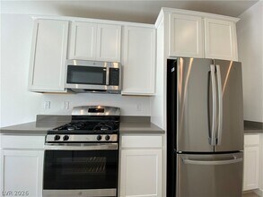 9583 Noah Pointe Ave in Las Vegas, NV - Building Photo - Building Photo