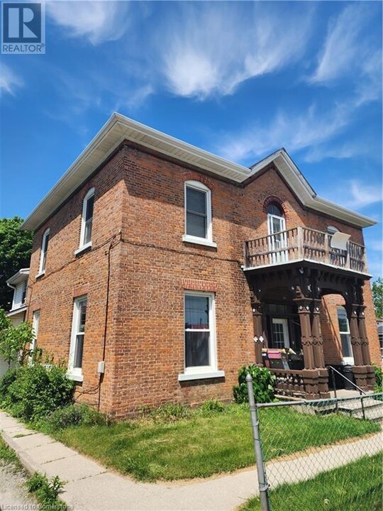 209 West St in Simcoe, ON - Building Photo