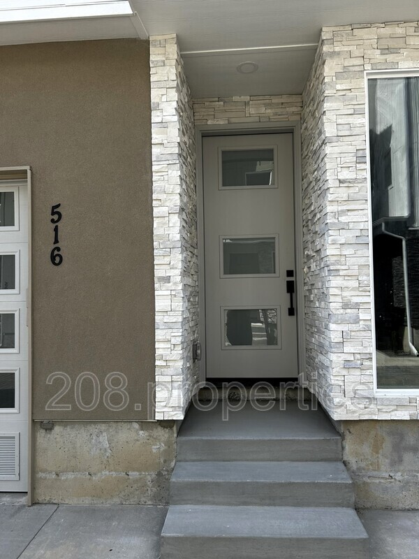 516 Violets Cove Ln in Garden City, ID - Foto de edificio - Building Photo