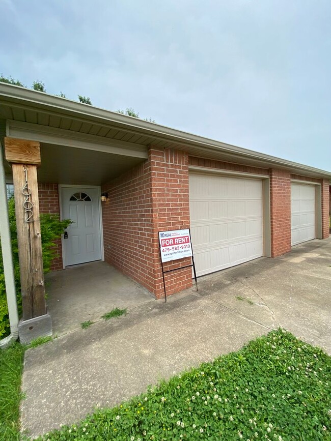 1660 N Dawn Dr in Fayetteville, AR - Building Photo - Building Photo