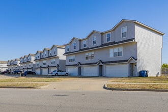 Gardens on Utica in Tulsa, OK - Building Photo - Building Photo