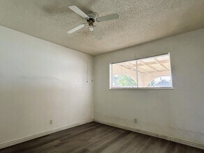 6229 Bristol Way in Las Vegas, NV - Building Photo - Building Photo