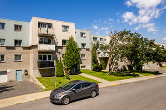 270-300 Vézina in Montréal, QC - Building Photo - Building Photo