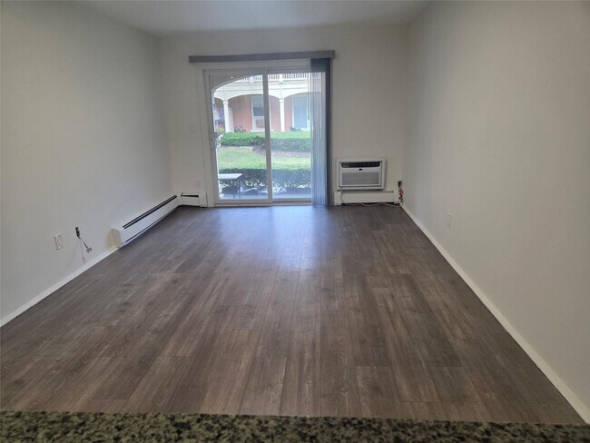 13-10 Michael Ct in Queens, NY - Building Photo - Building Photo
