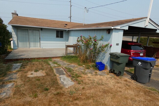 1818 E 4th St in Port Angeles, WA - Building Photo - Building Photo