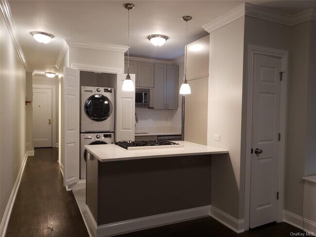 196 Martine Ave-Unit -3D in White Plains, NY - Building Photo - Building Photo