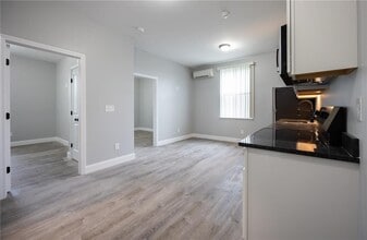 6899 Post Rd in North Kingstown, RI - Building Photo - Building Photo