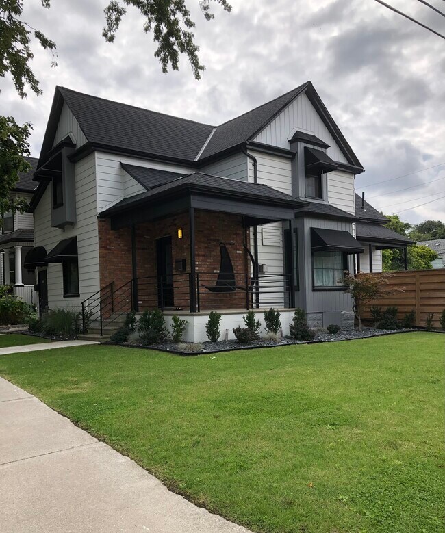 711 Kildare Rd in Windsor, ON - Building Photo - Building Photo