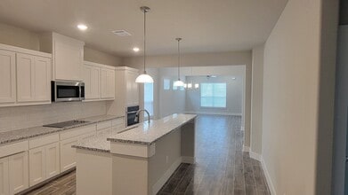 700 The Cottages in Godley, TX - Building Photo - Building Photo